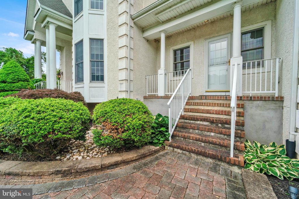 19 MEADOWLARK DRIVE