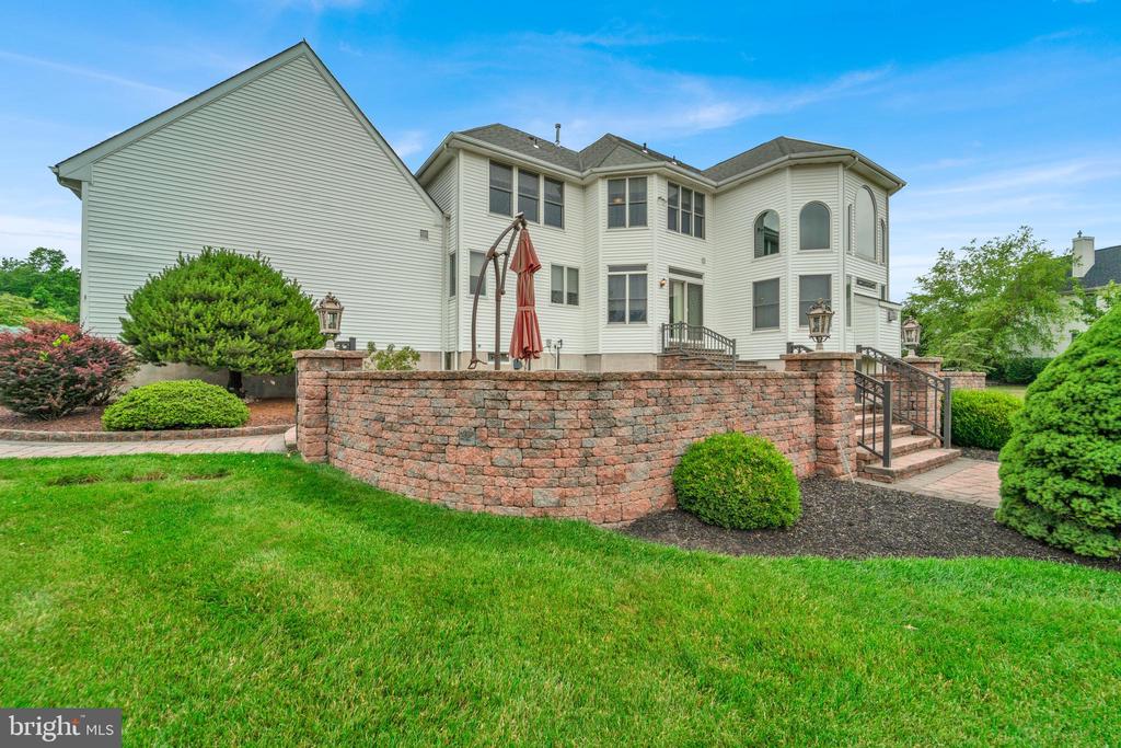 19 MEADOWLARK DRIVE