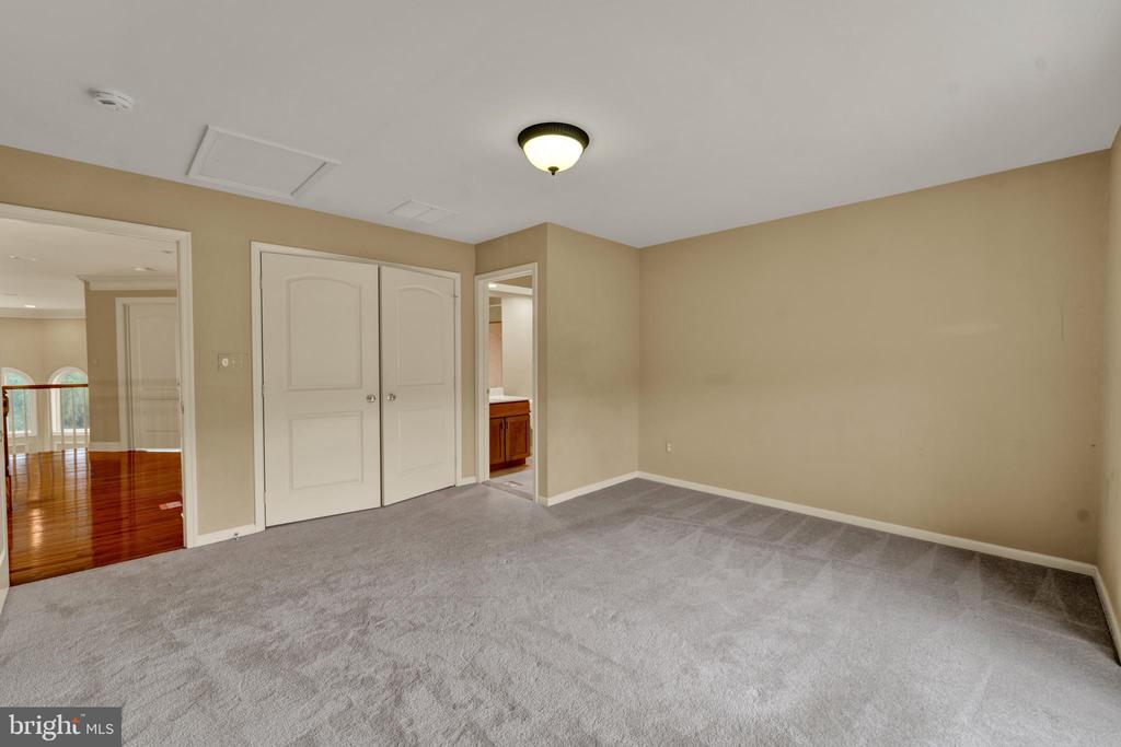 19 MEADOWLARK DRIVE