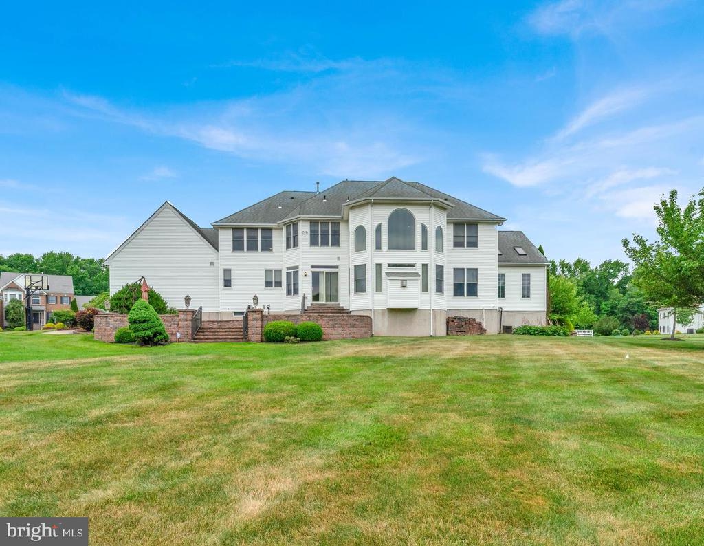 19 MEADOWLARK DRIVE
