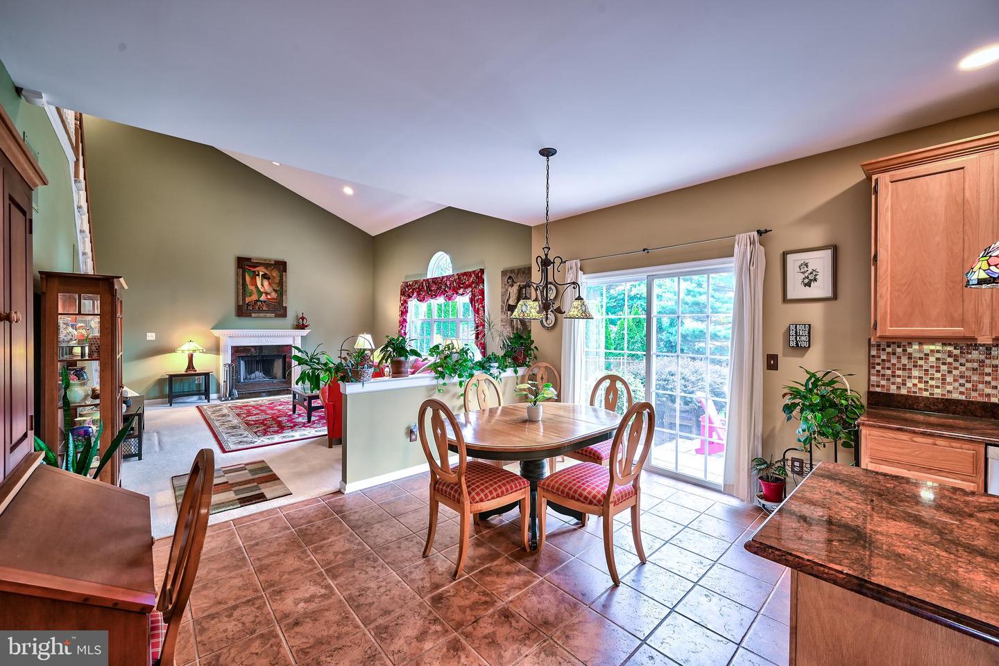 9 FIELDCREST DRIVE