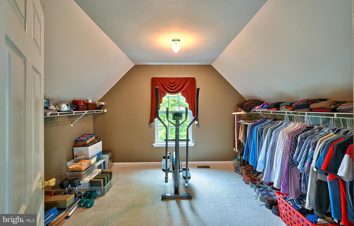 9 FIELDCREST DRIVE