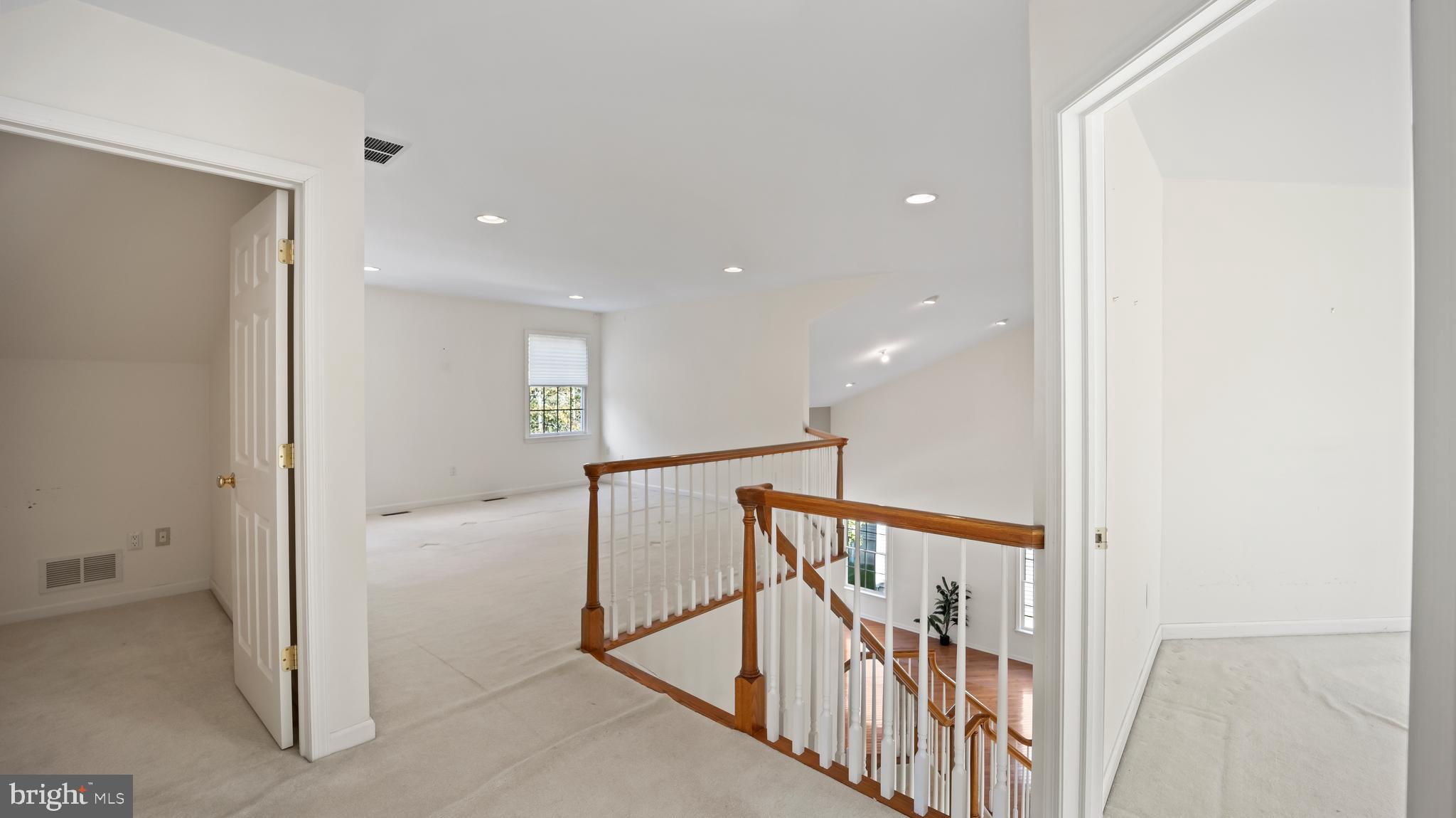 8 Bethpage DRIVE