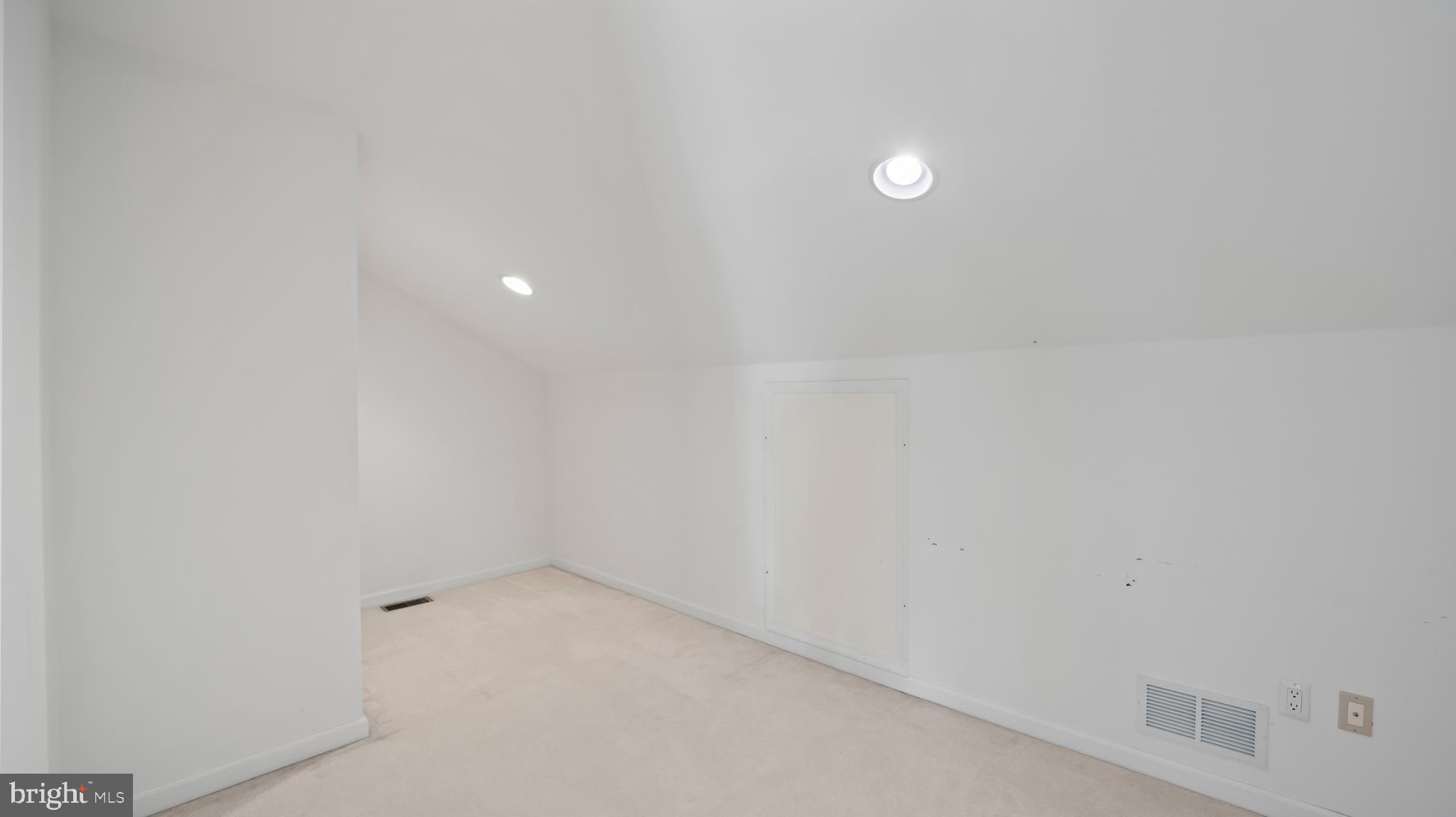 8 Bethpage DRIVE