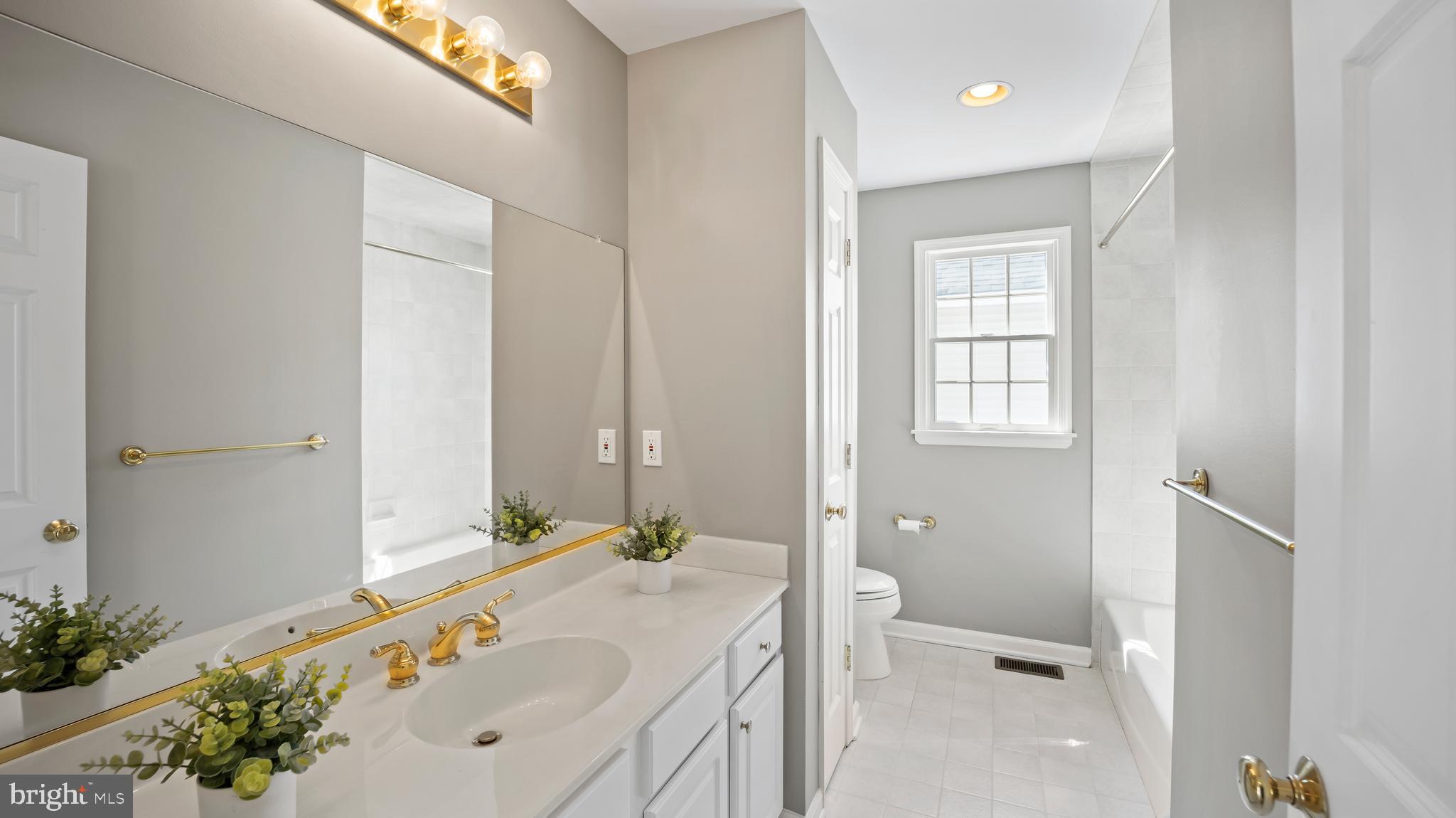8 Bethpage DRIVE