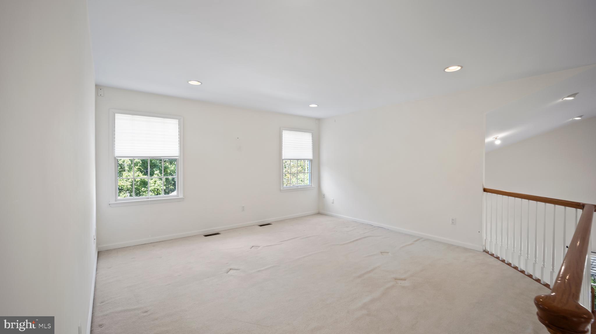 8 Bethpage DRIVE