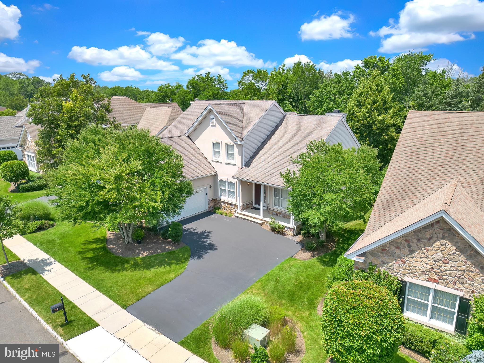 8 Bethpage DRIVE