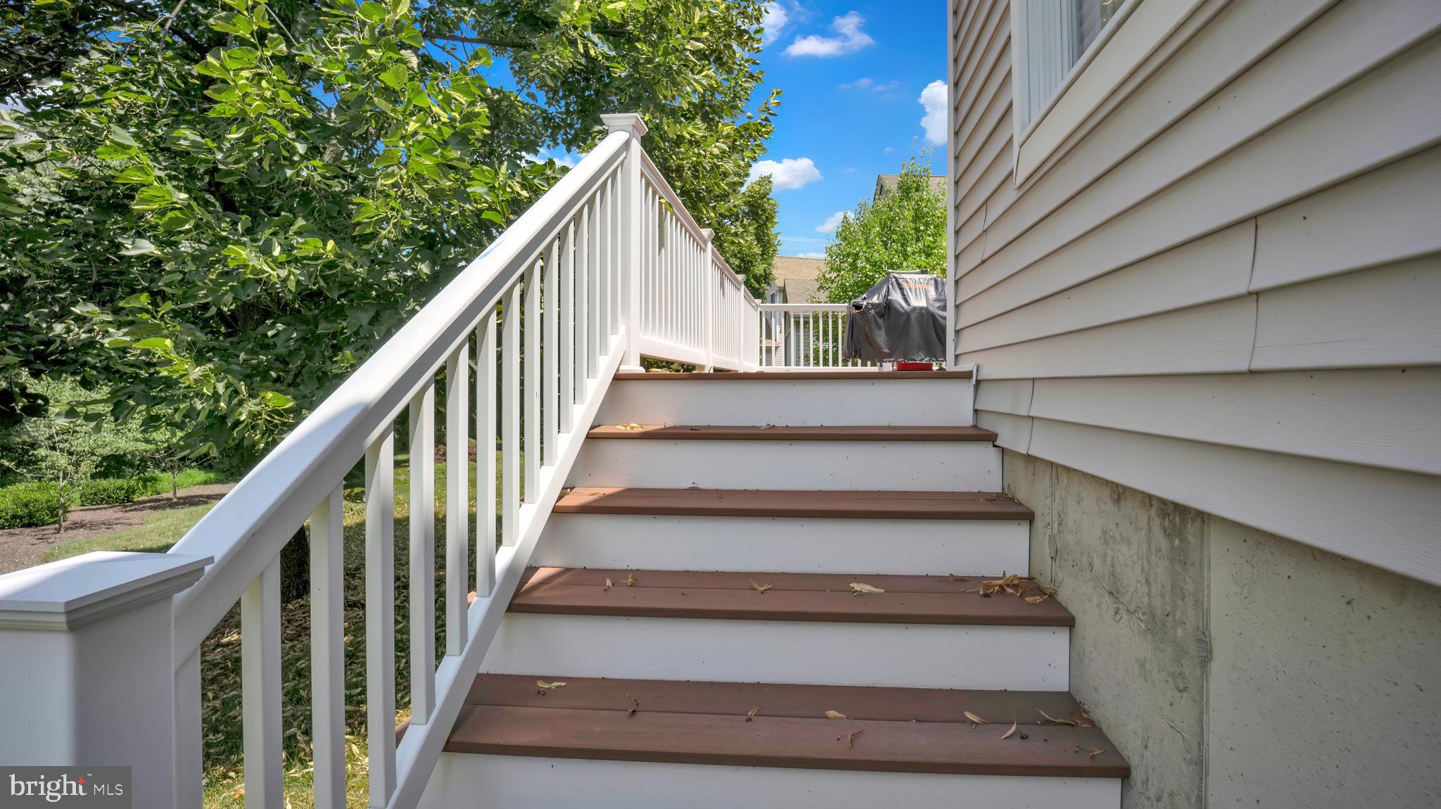 8 Bethpage DRIVE