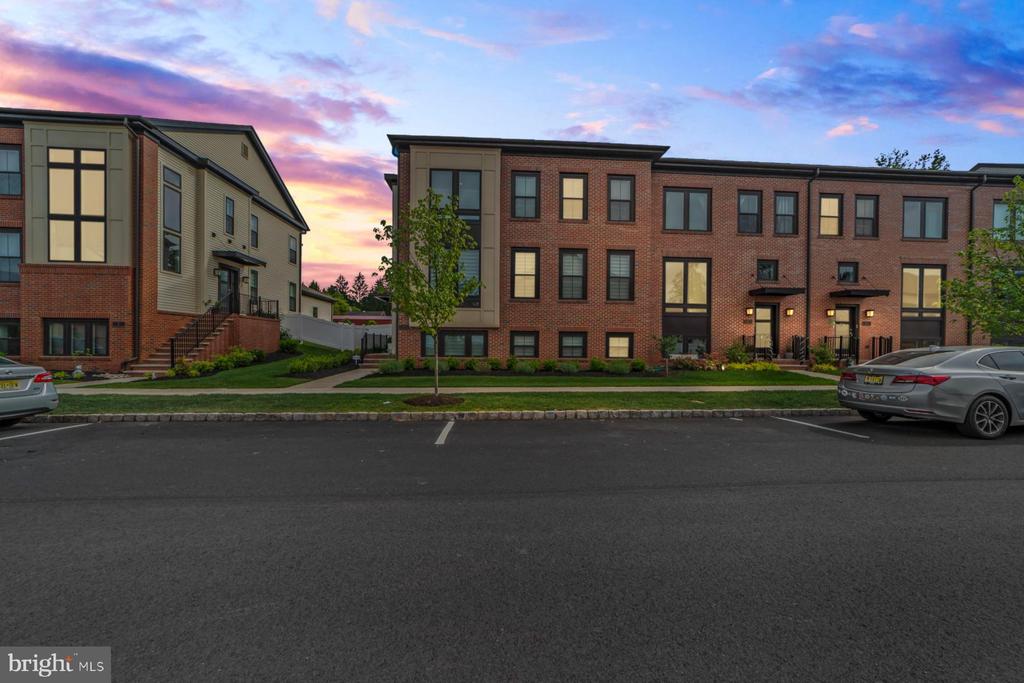 47 E Hartwick