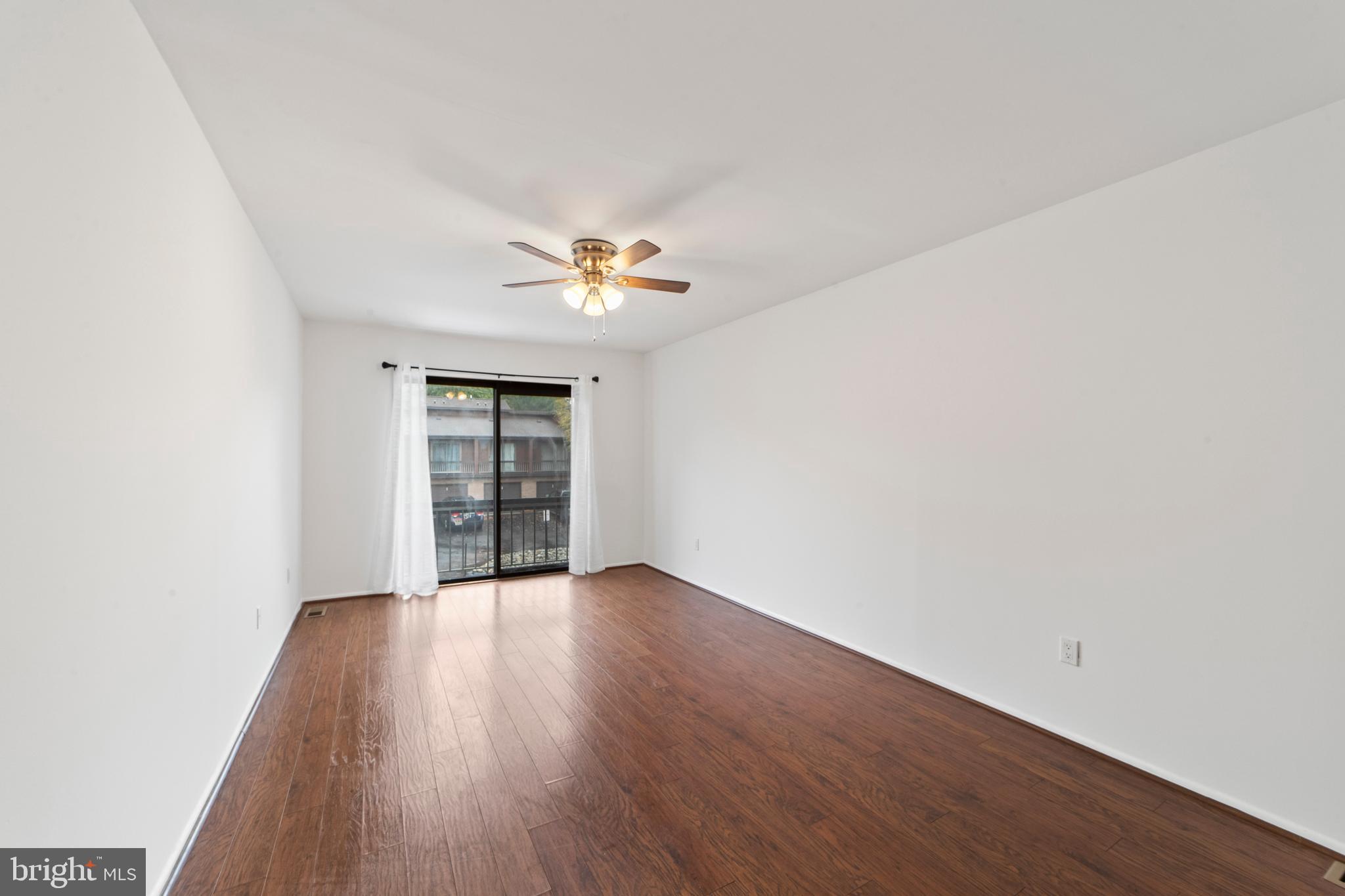 23 Bloomingdale Dr #4b