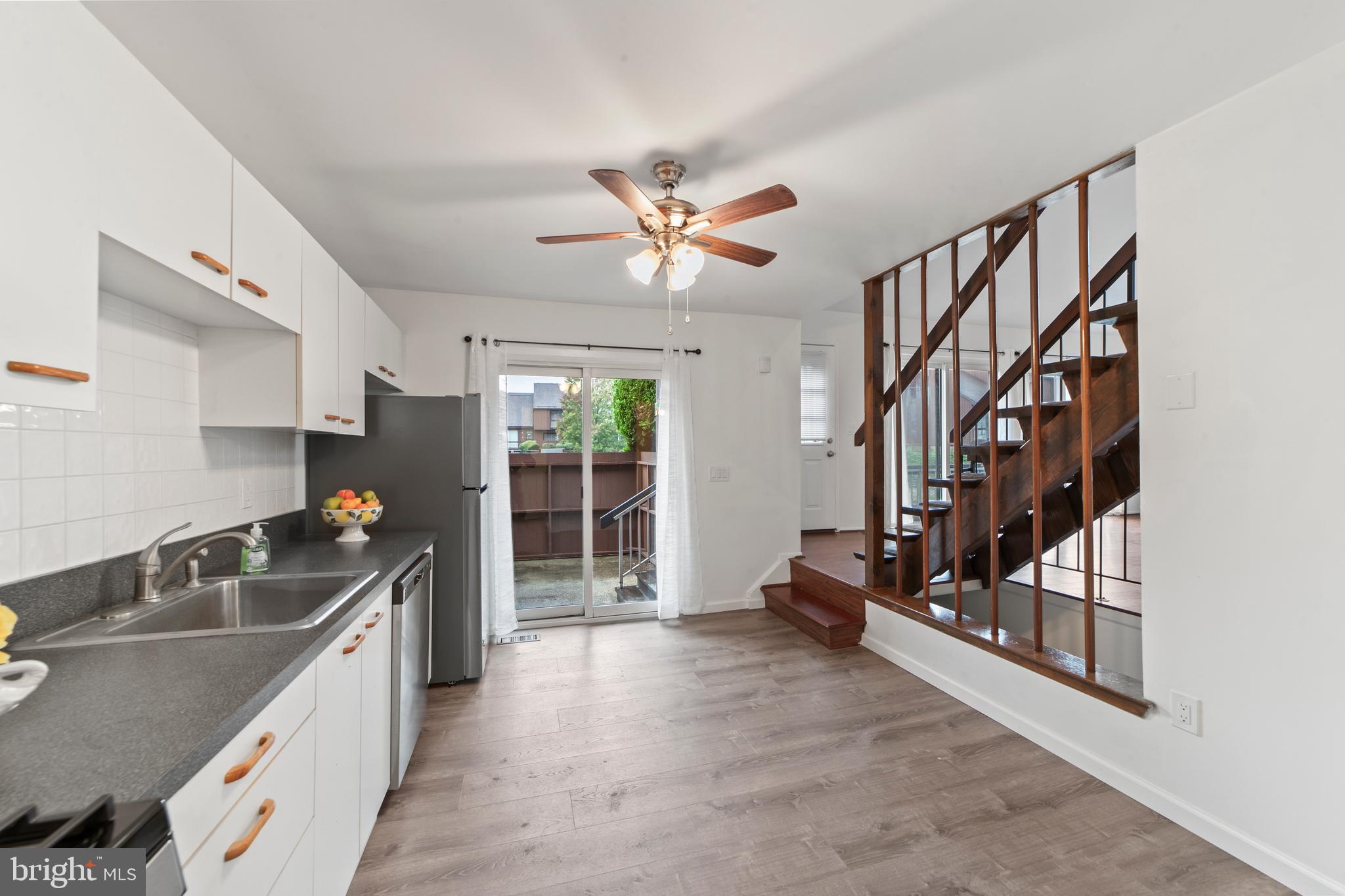 23 Bloomingdale Dr #4b