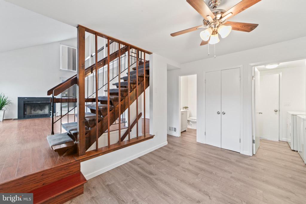 23 Bloomingdale Dr #4b