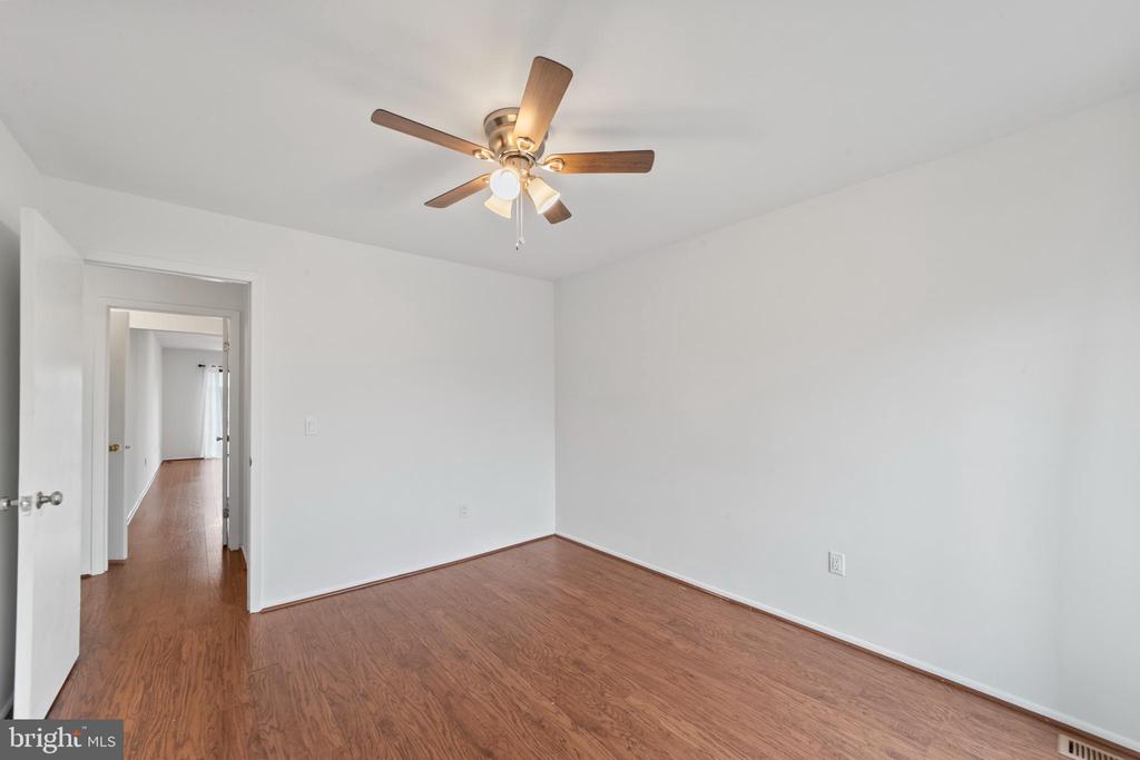 23 Bloomingdale Dr #4b