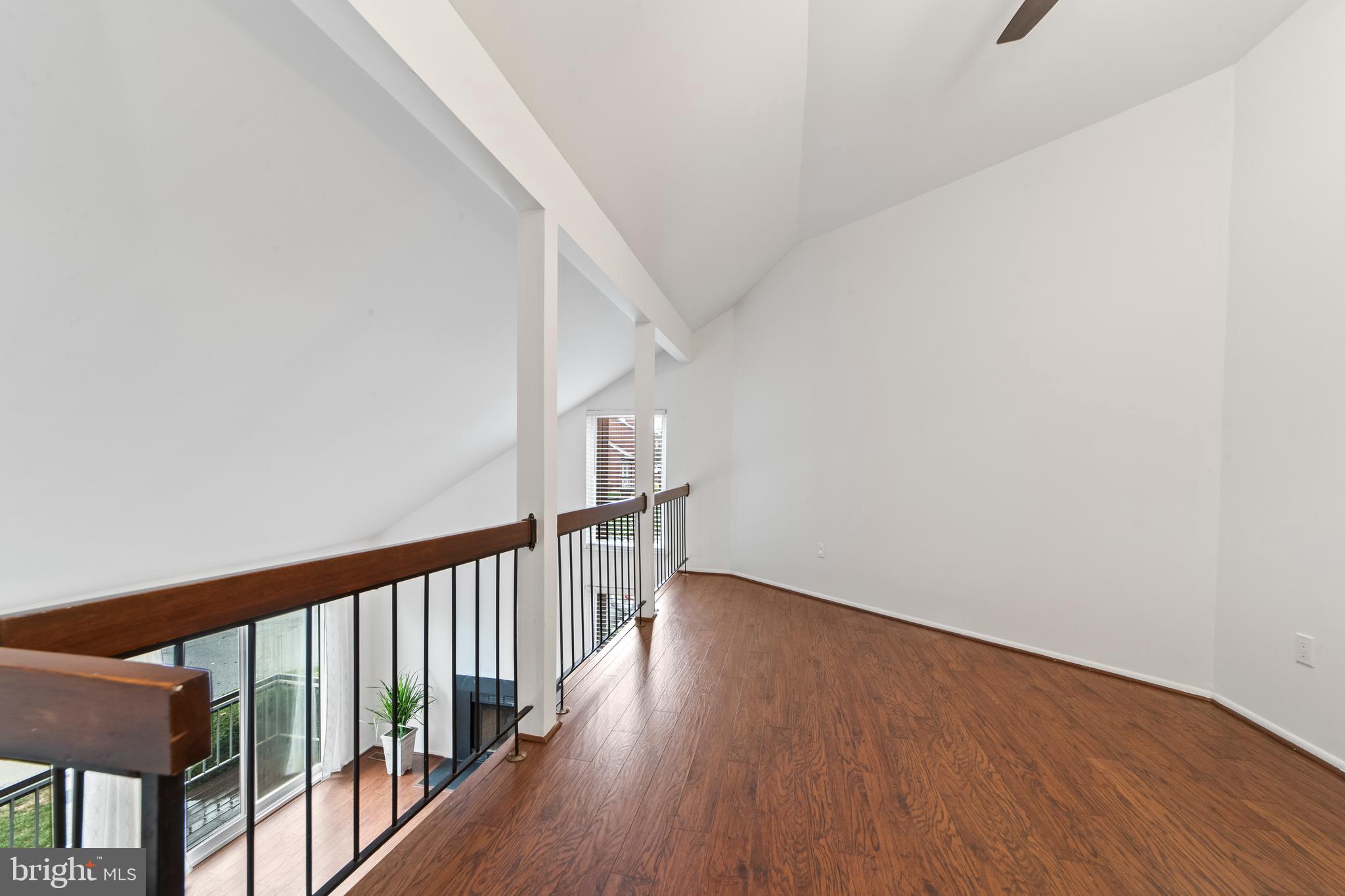 23 Bloomingdale Dr #4b