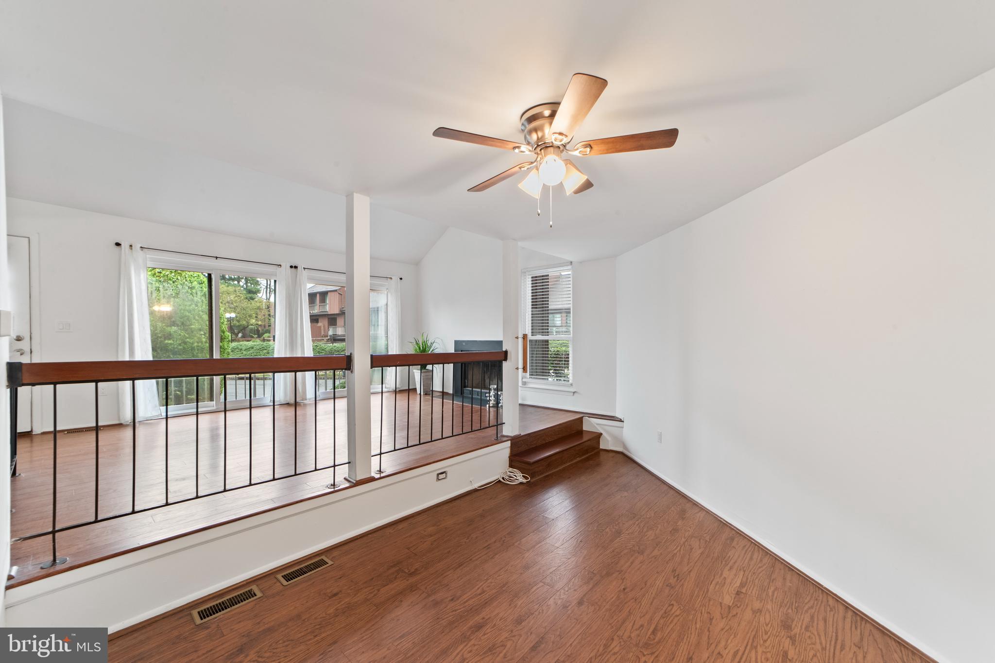 23 Bloomingdale Dr #4b