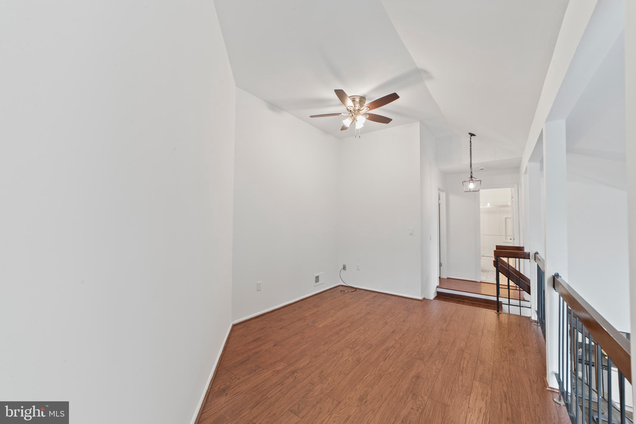 23 Bloomingdale Dr #4b