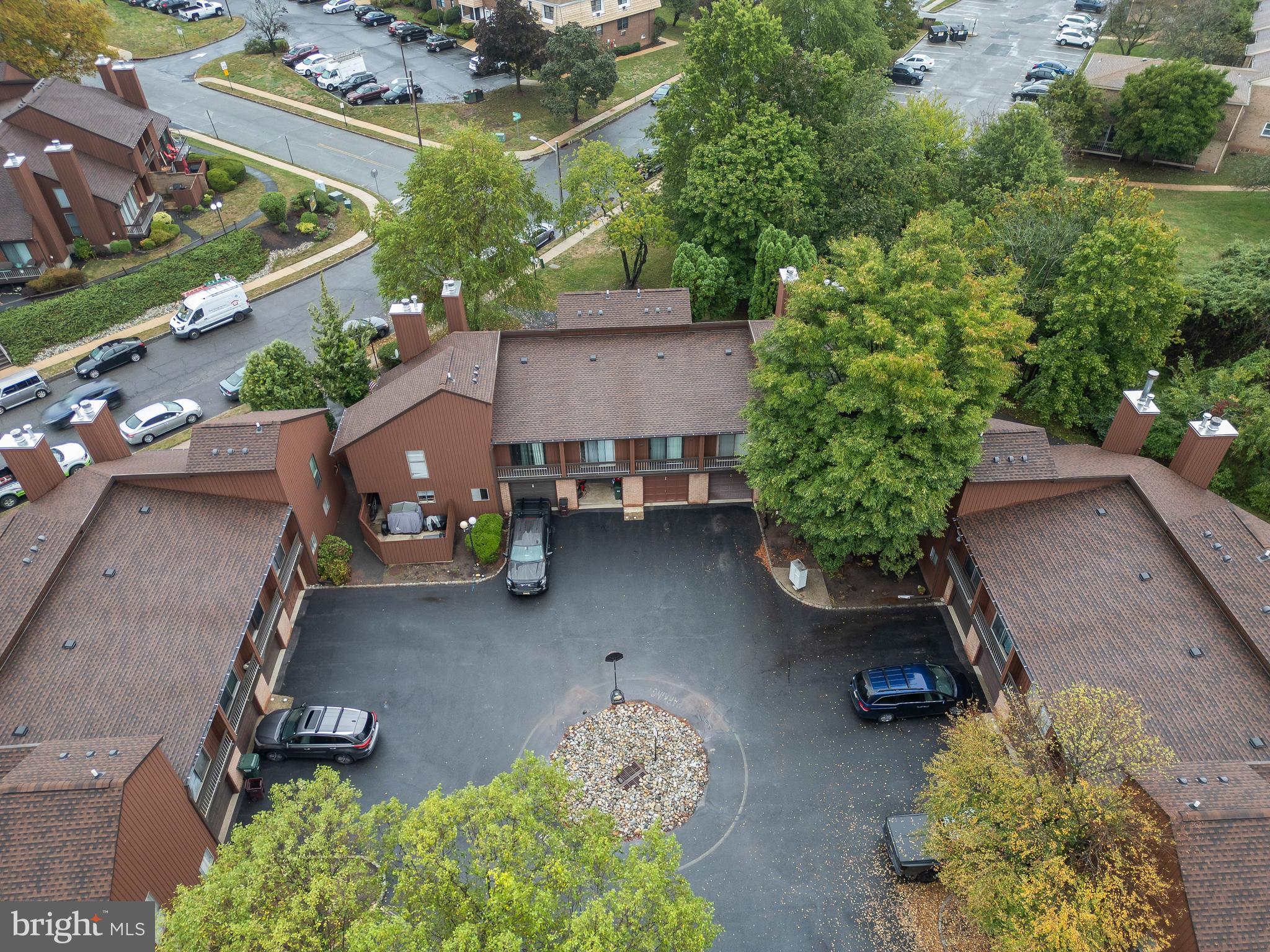 23 Bloomingdale Dr #4b