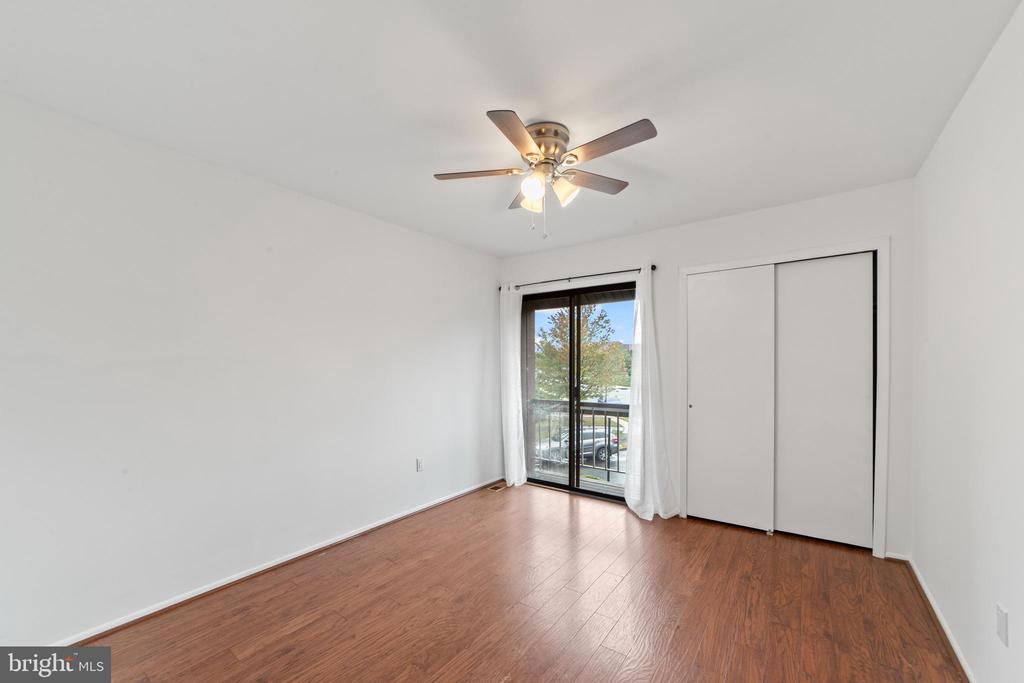 23 Bloomingdale Dr #4b
