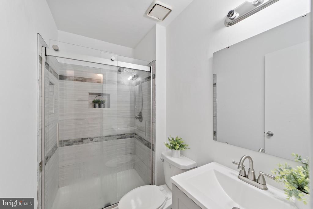 23 Bloomingdale Dr #4b