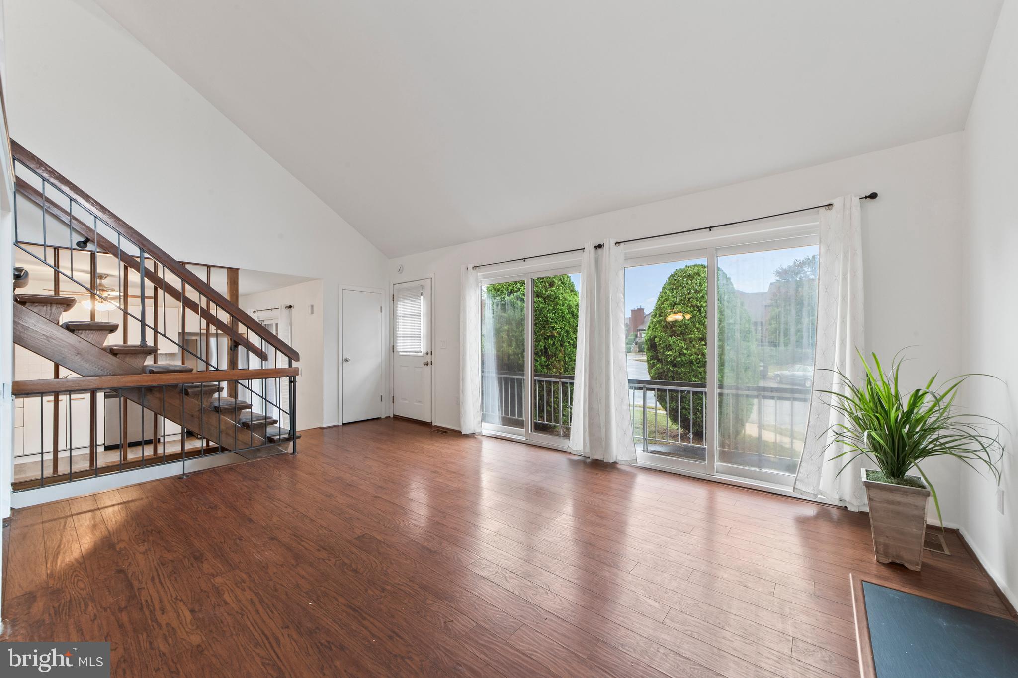 23 Bloomingdale Dr #4b