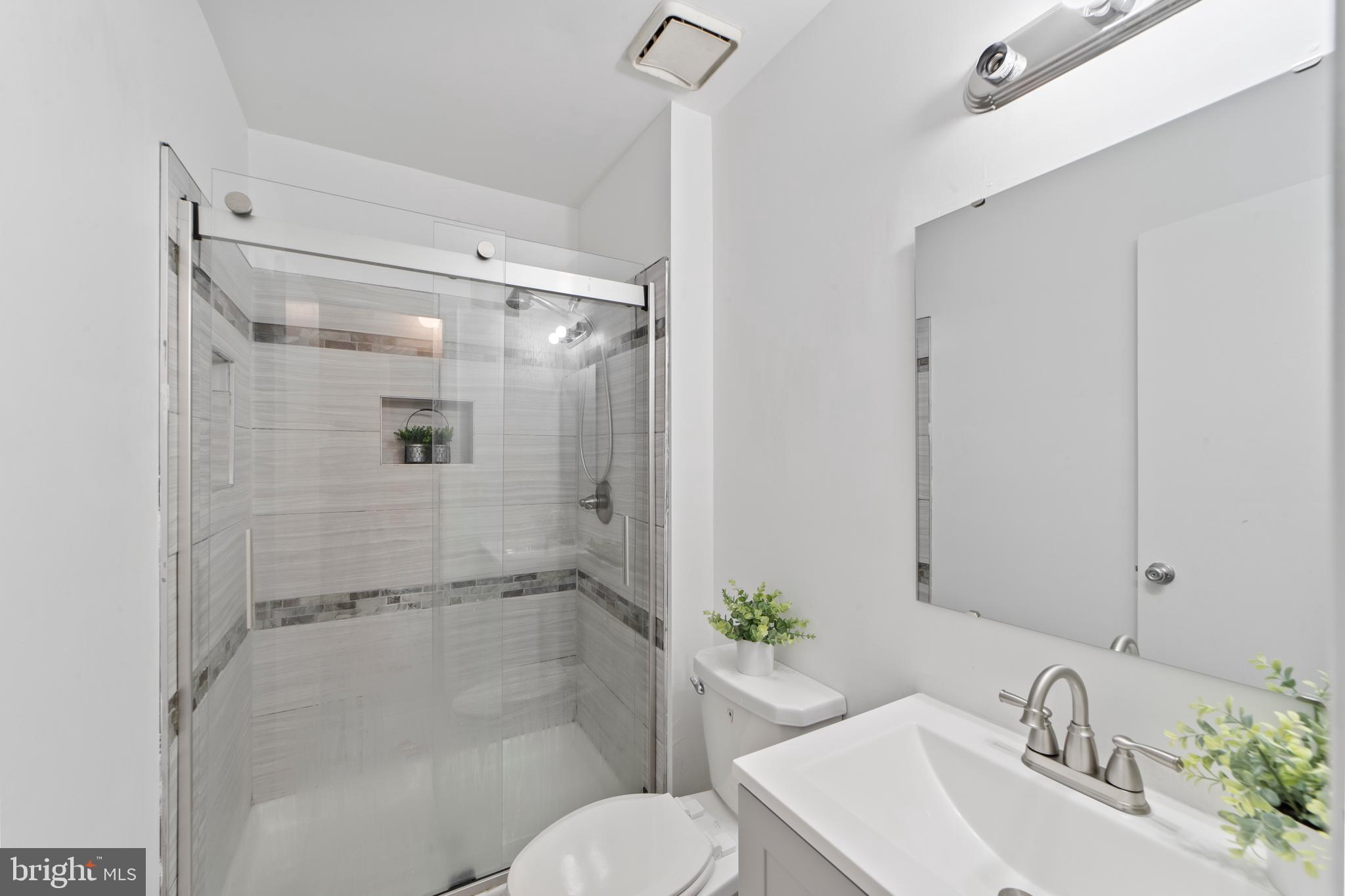 23 Bloomingdale Dr #4b