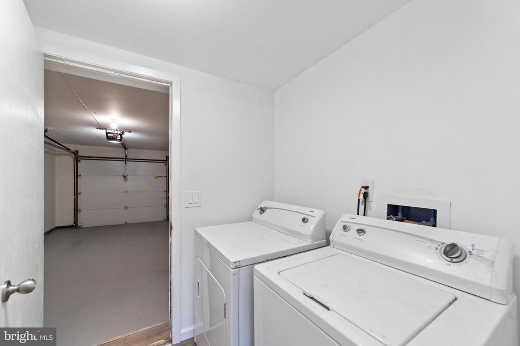 23 Bloomingdale Dr #4b
