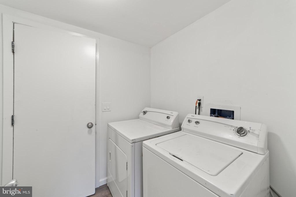 23 Bloomingdale Dr #4b