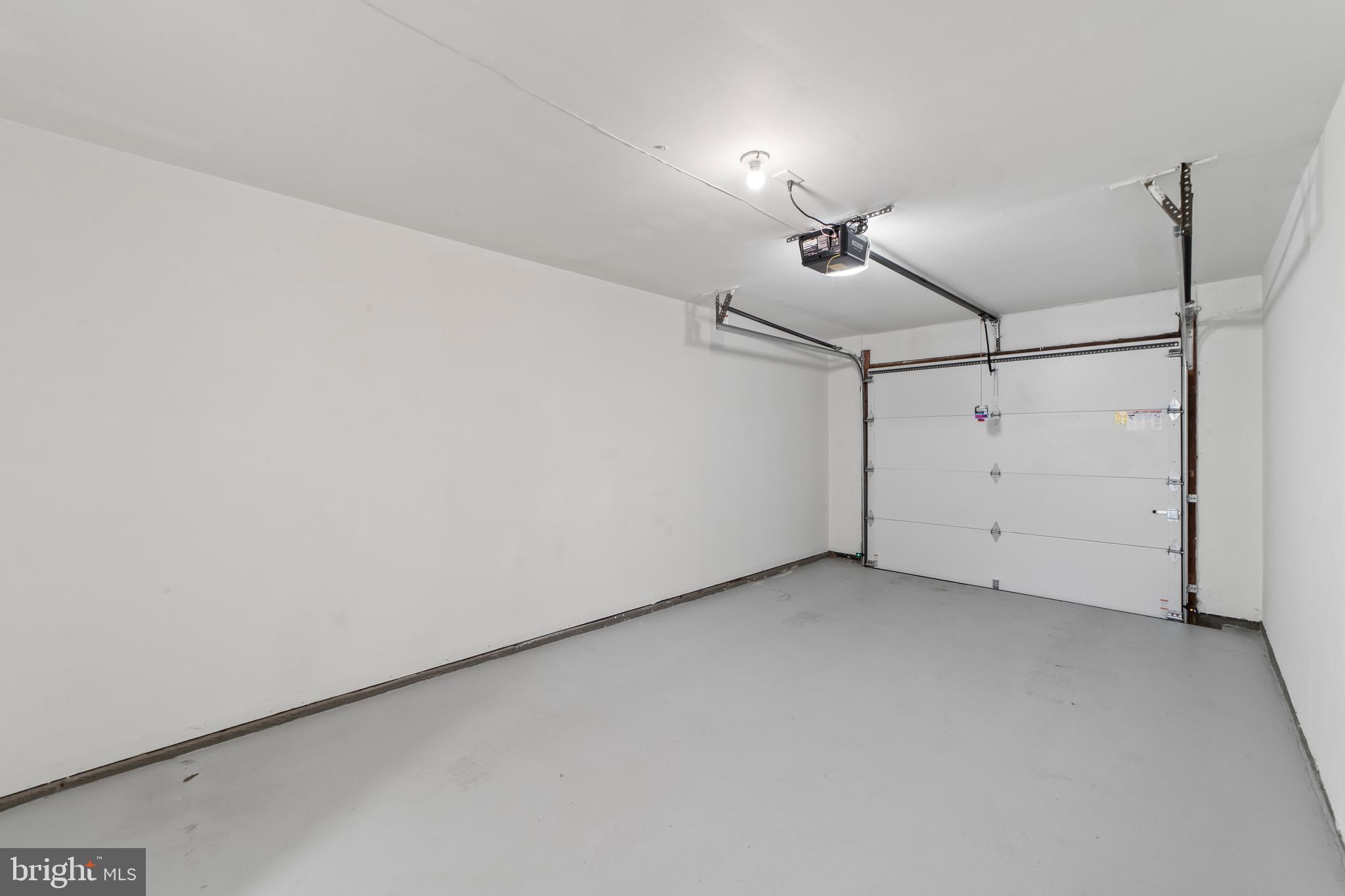 23 Bloomingdale Dr #4b