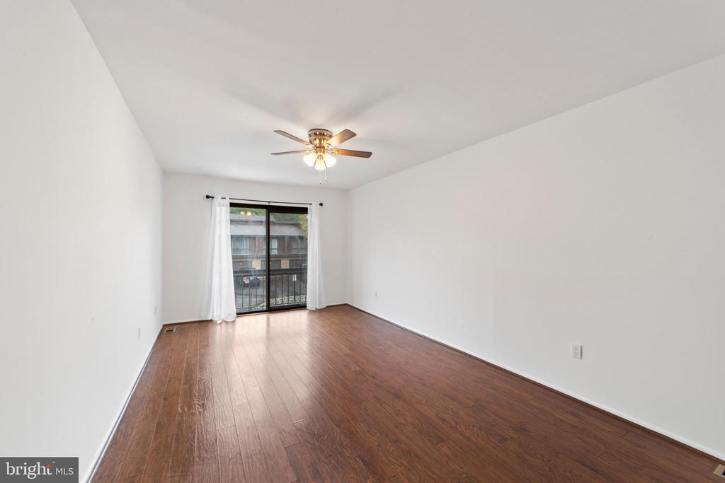 23 Bloomingdale Dr #4b