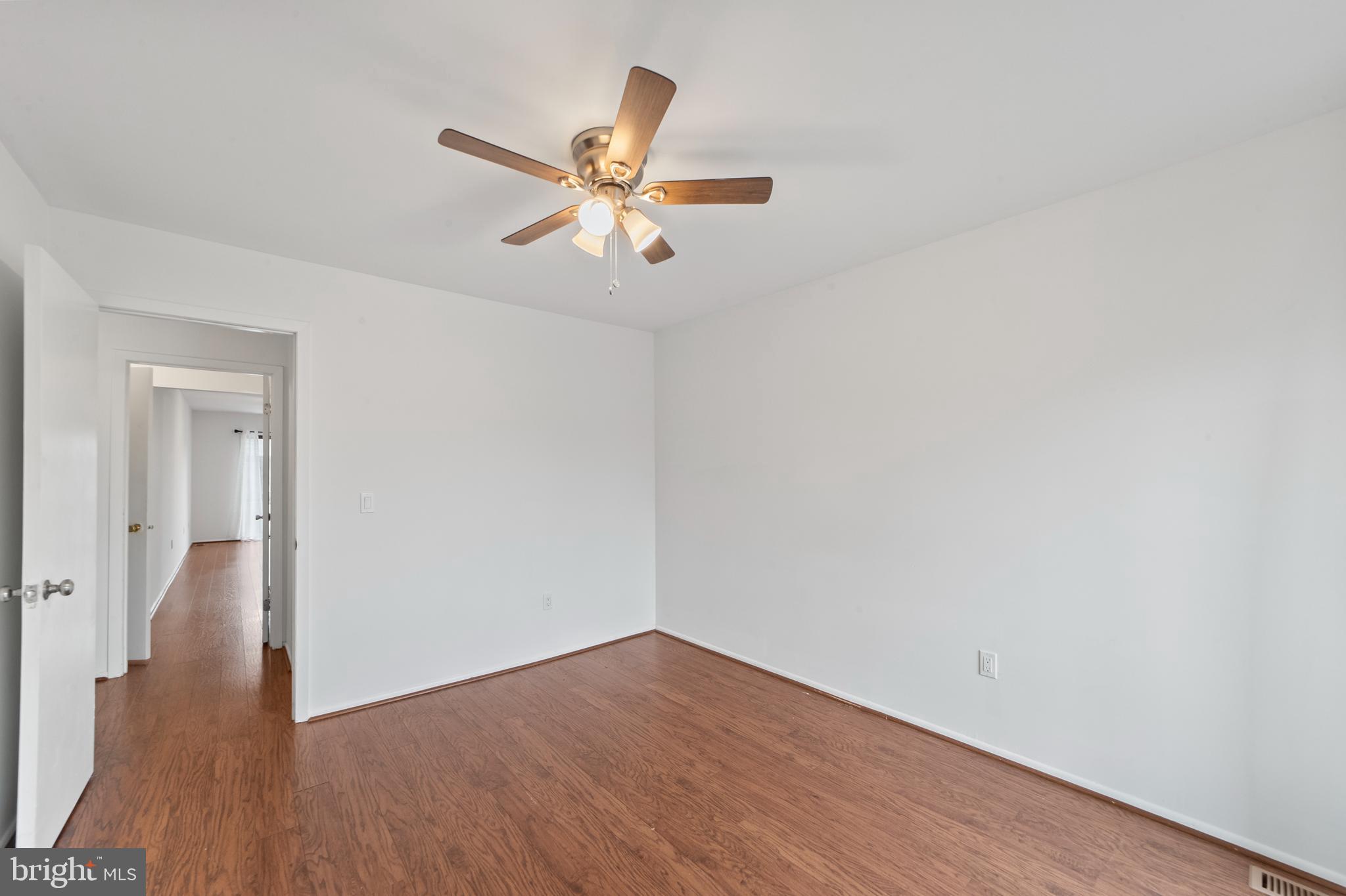 23 Bloomingdale Dr #4b