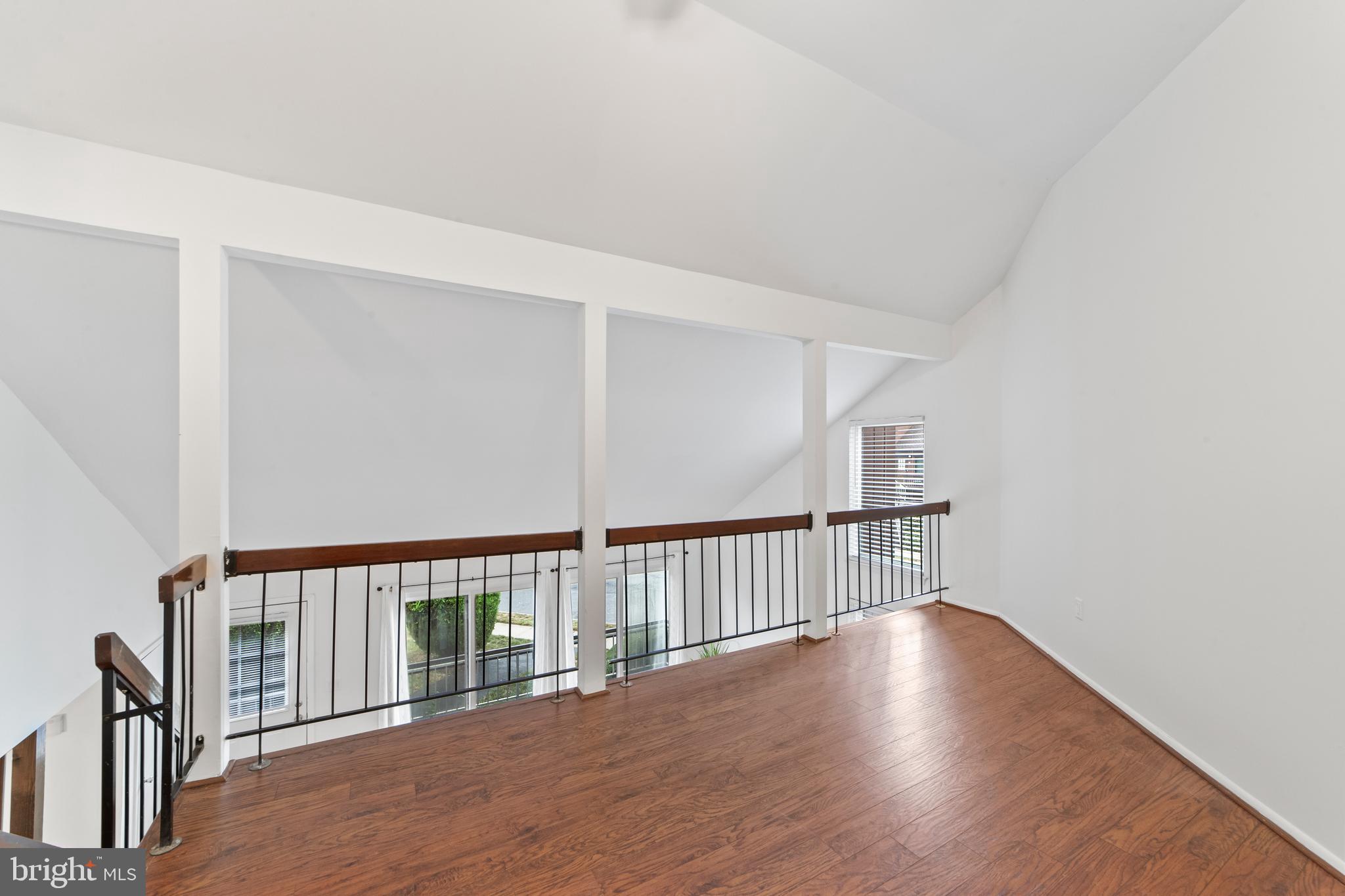 23 Bloomingdale Dr #4b
