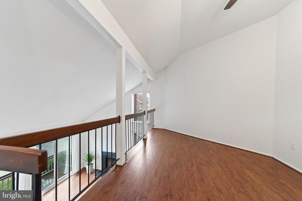 23 Bloomingdale Dr #4b