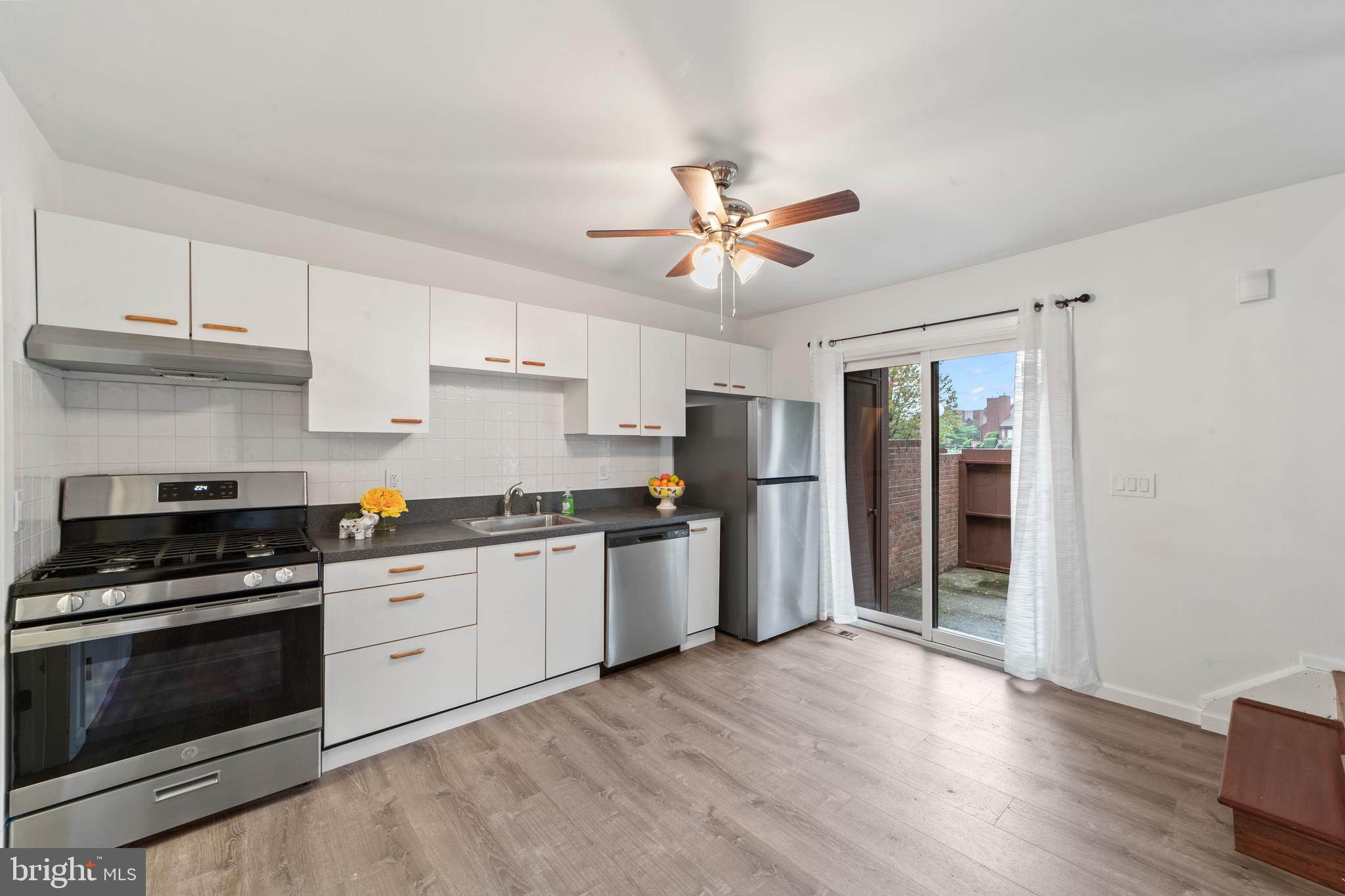 23 Bloomingdale Dr #4b