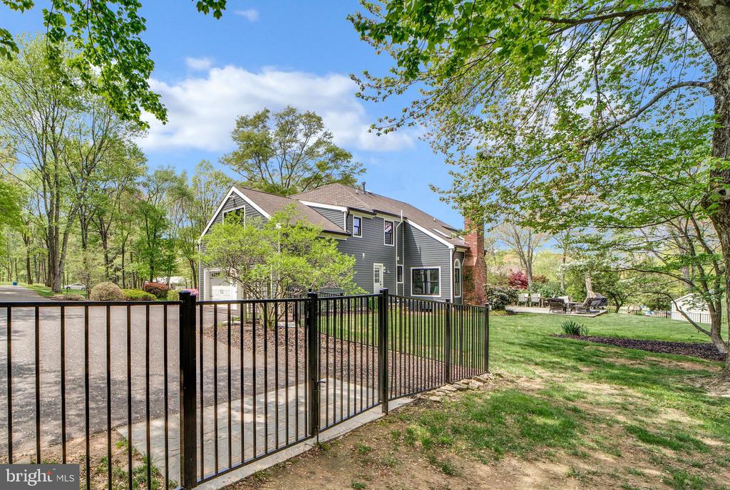 325 Spring Hill Rd