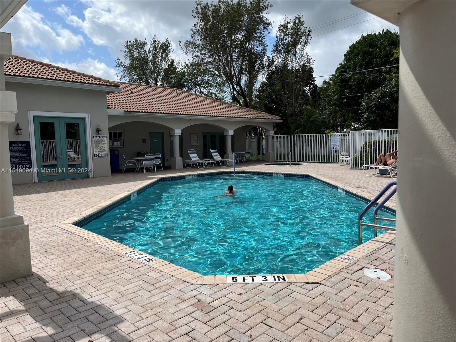 2451 Aragon Blvd # 4