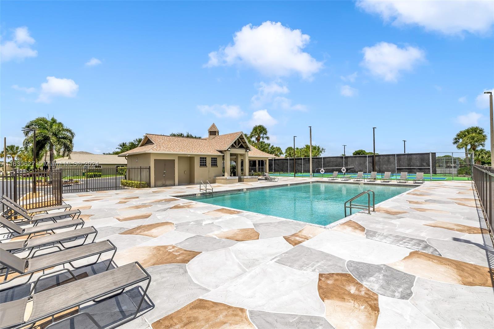 5881 Kelsey Ln