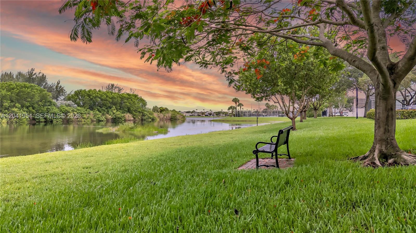 5823 Plum Harbor Cir