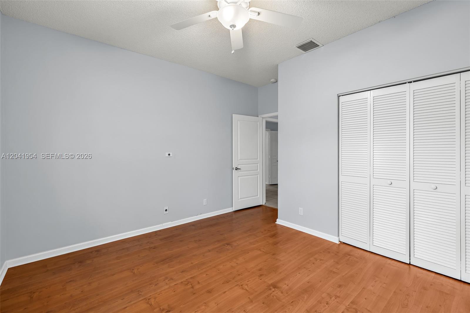 5823 Plum Harbor Cir