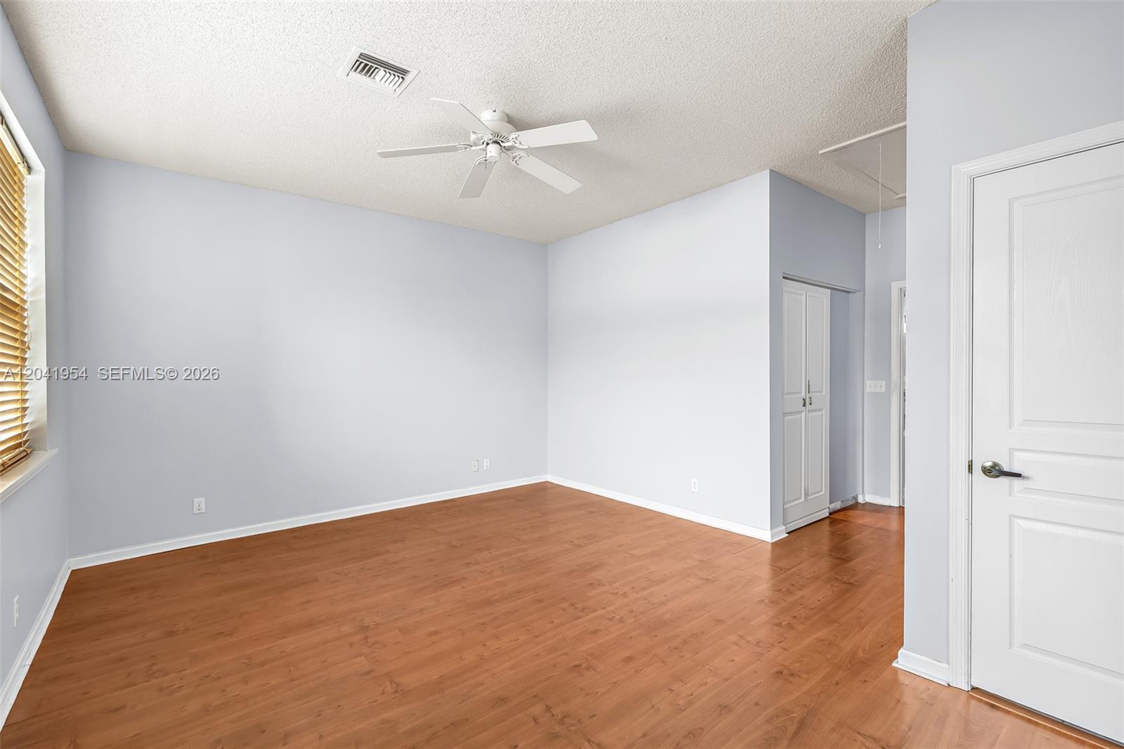 5823 Plum Harbor Cir