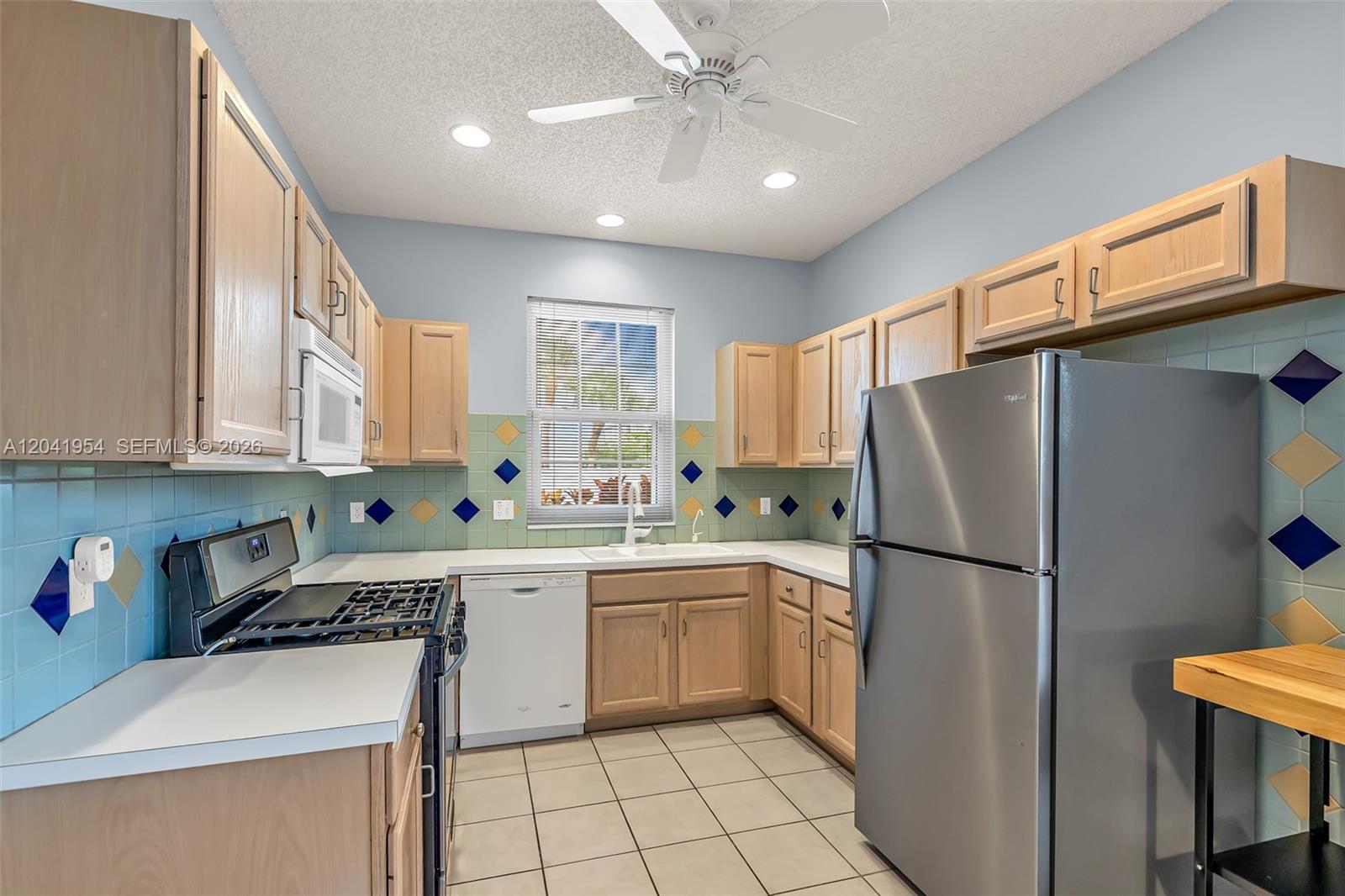 5823 Plum Harbor Cir
