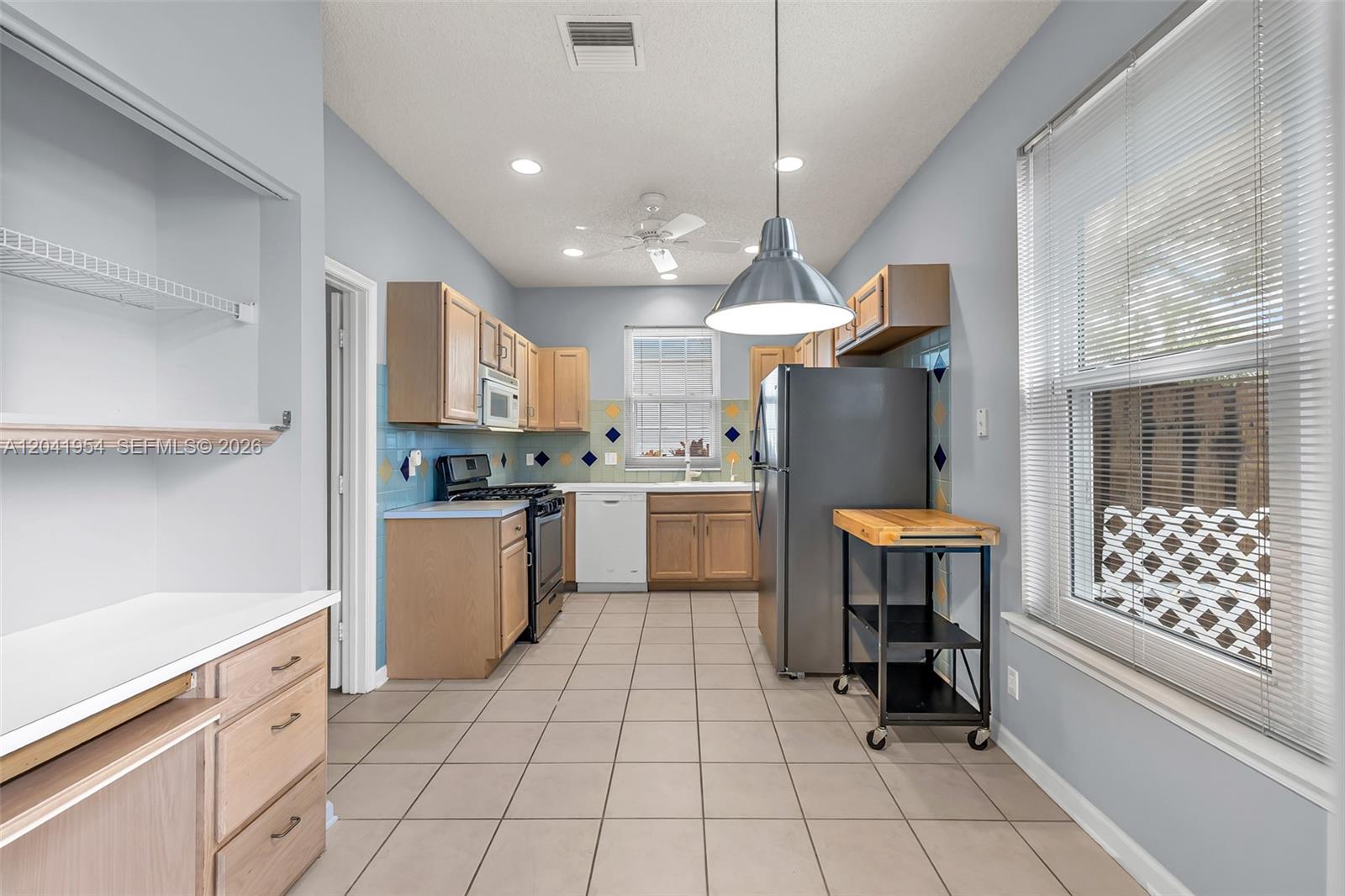 5823 Plum Harbor Cir