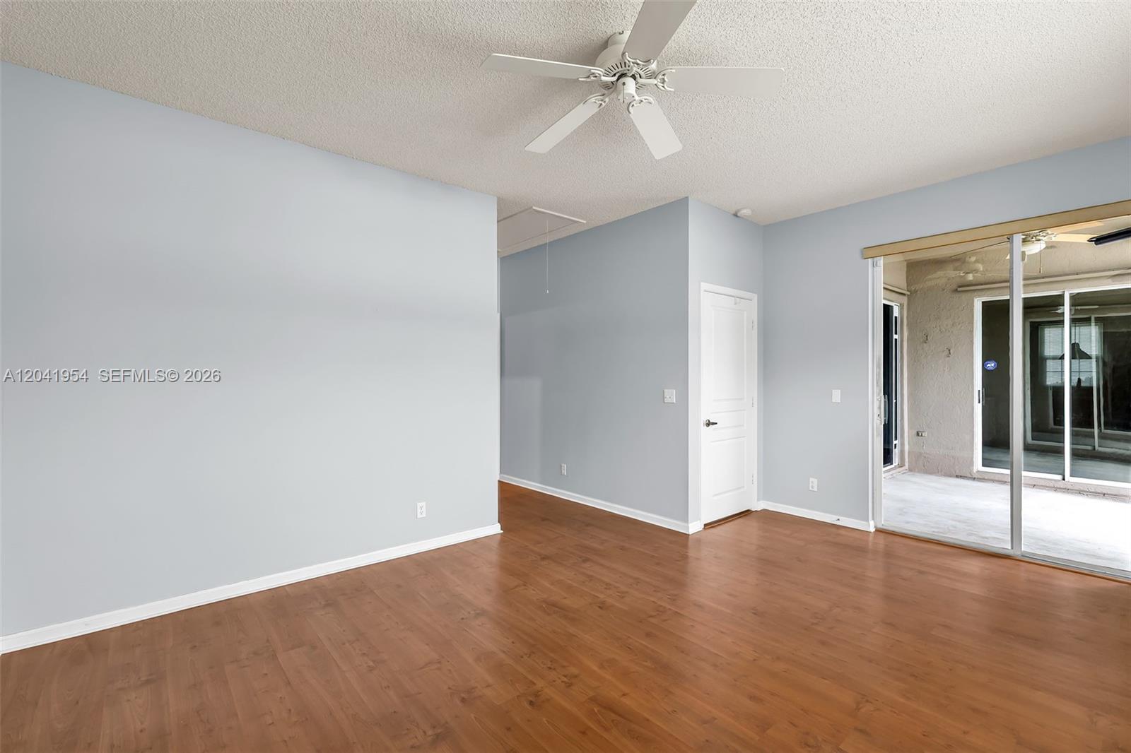 5823 Plum Harbor Cir