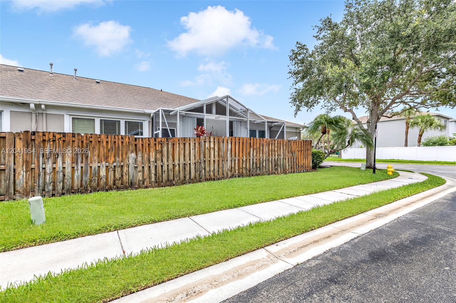 5823 Plum Harbor Cir