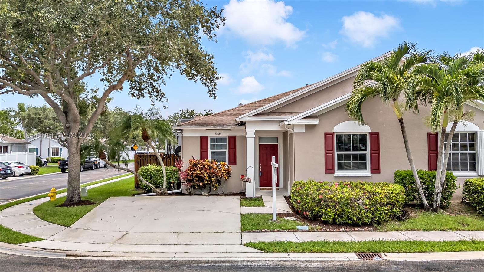 5823 Plum Harbor Cir