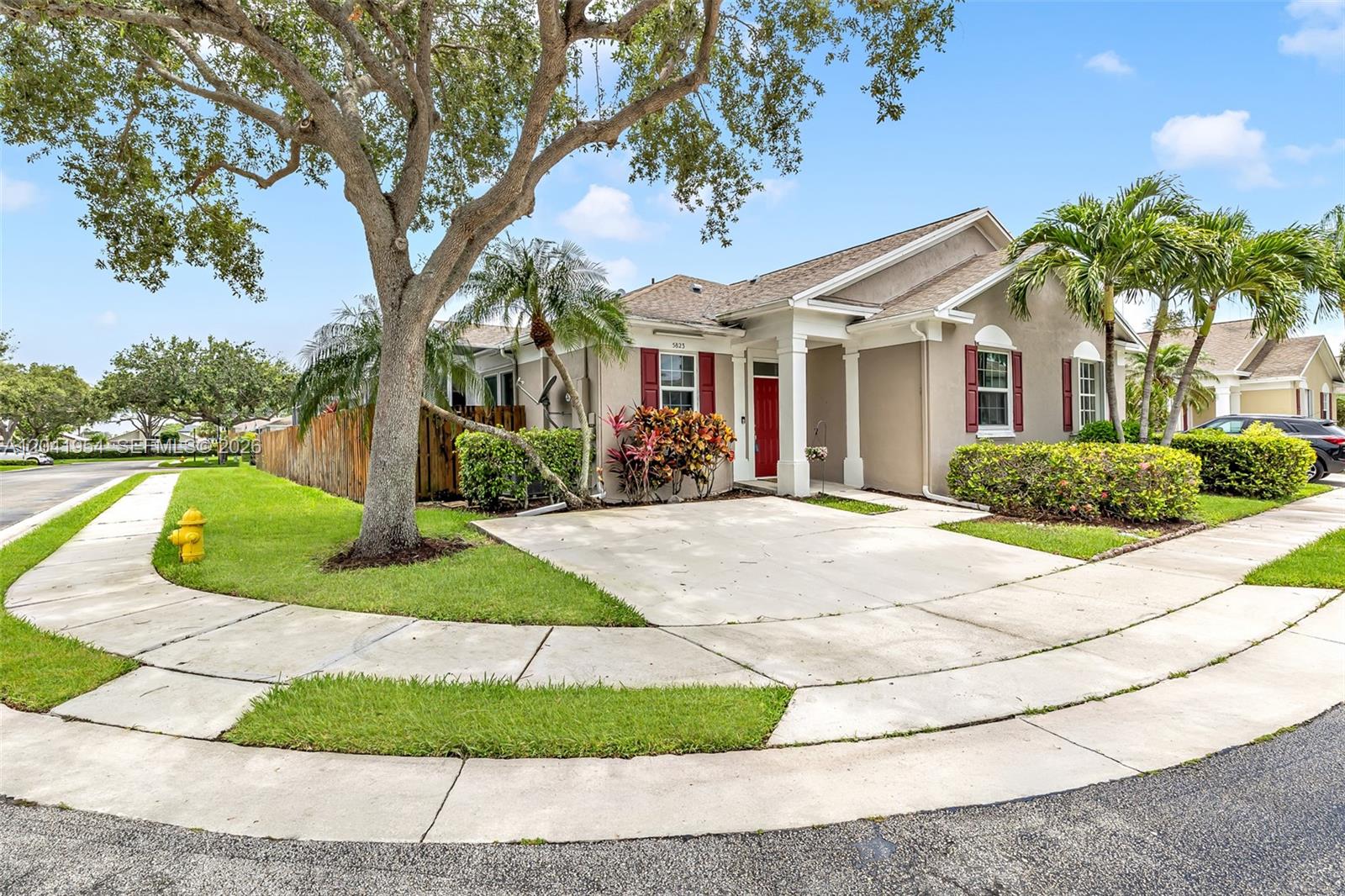 5823 Plum Harbor Cir