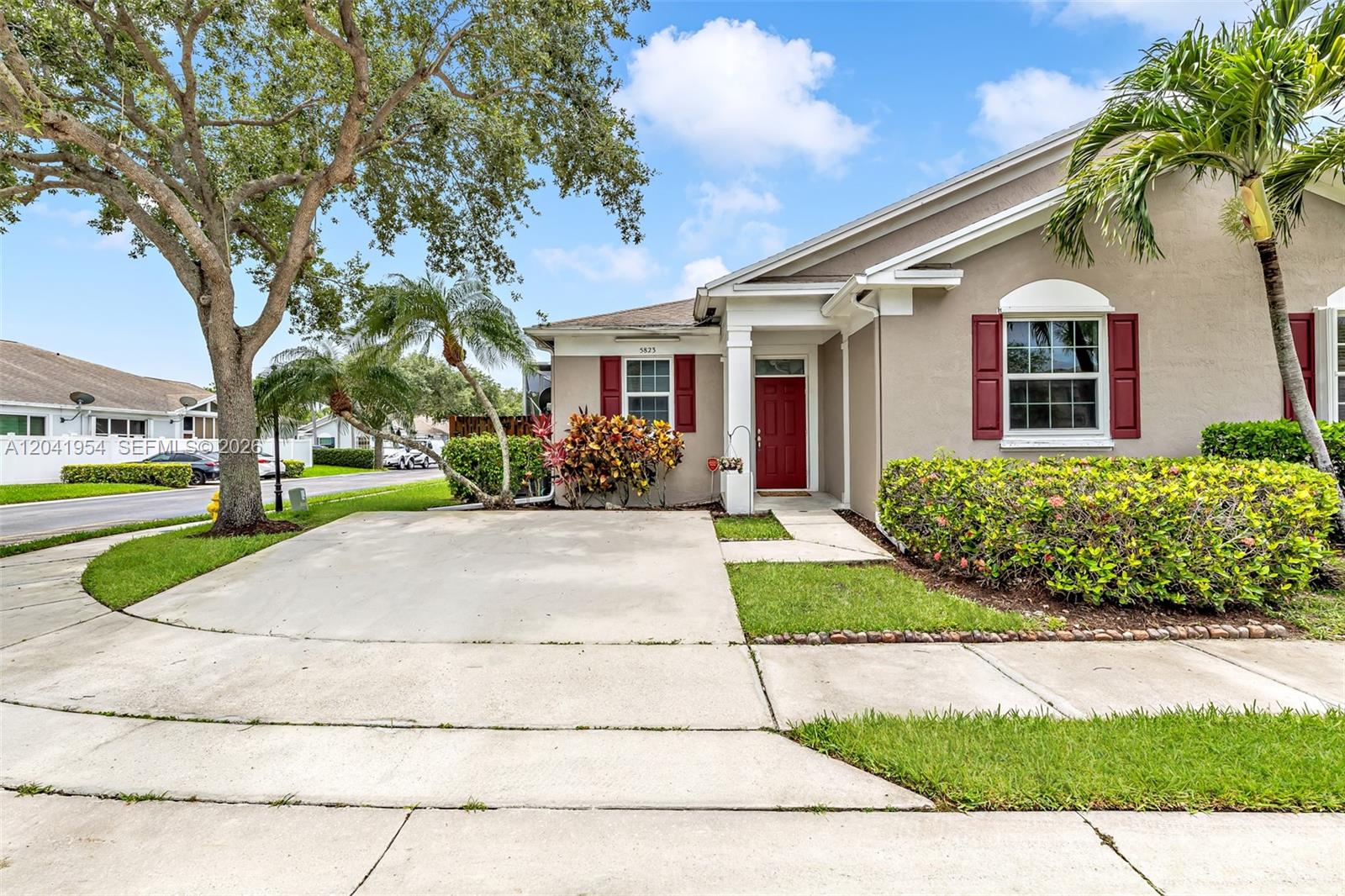 5823 Plum Harbor Cir