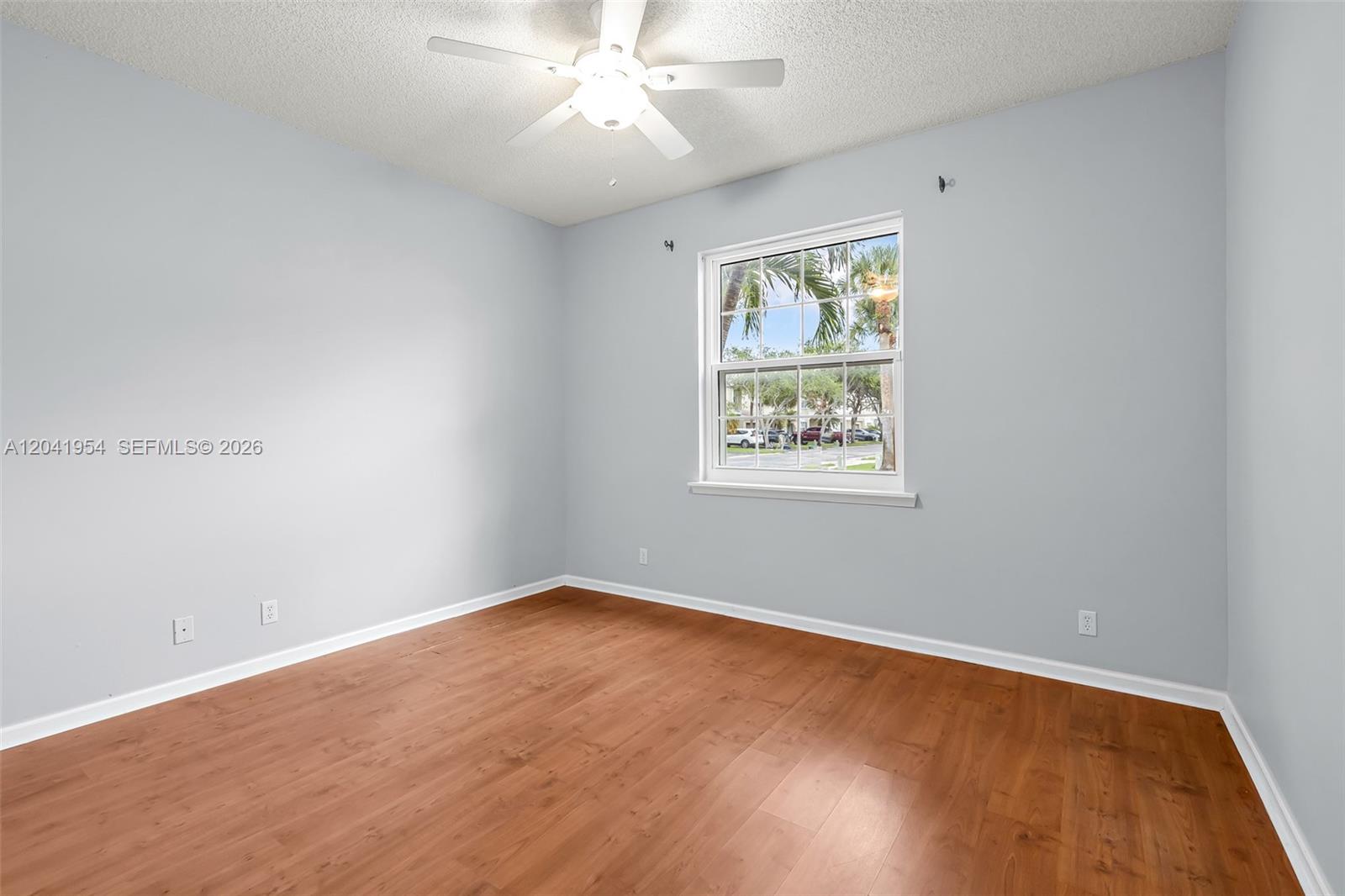 5823 Plum Harbor Cir