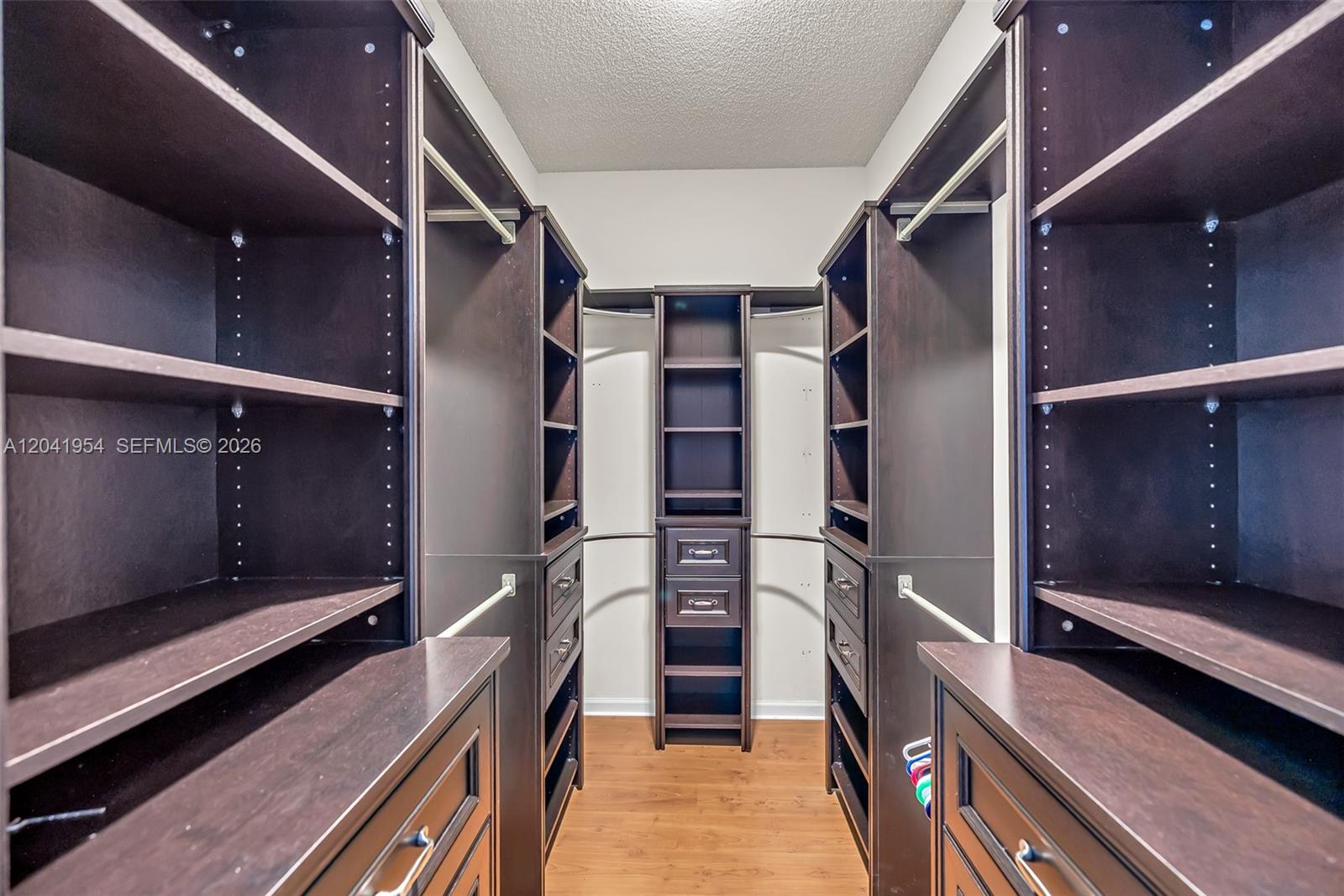 5823 Plum Harbor Cir