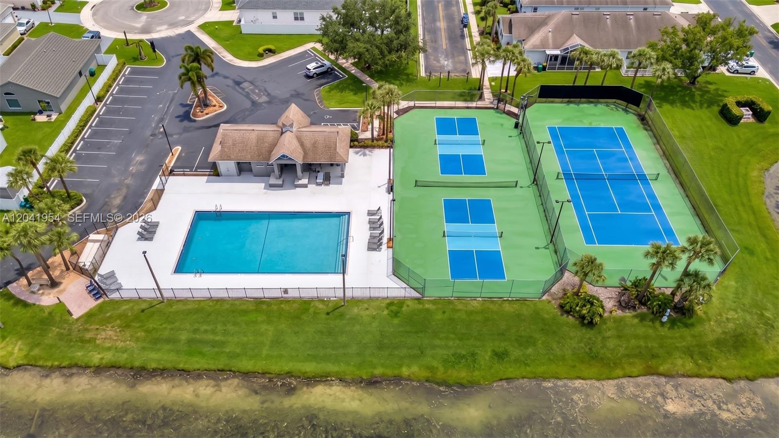5823 Plum Harbor Cir