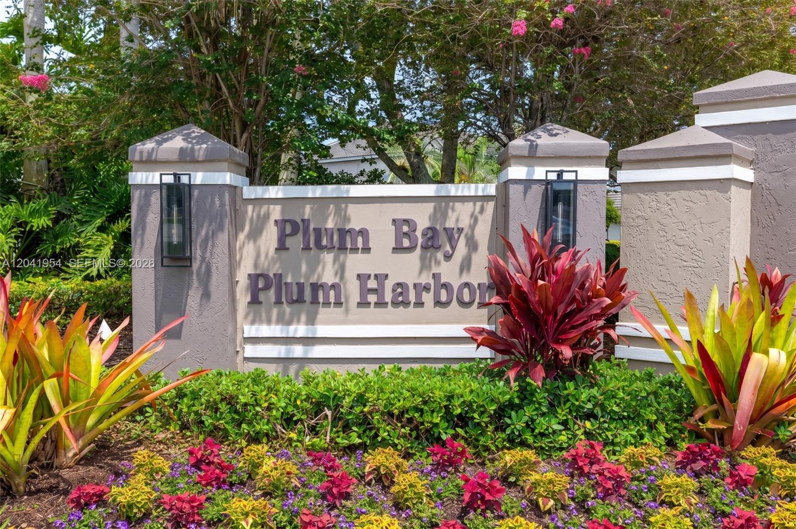 5823 Plum Harbor Cir